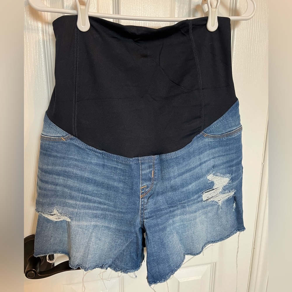 Isabel maternity shorts